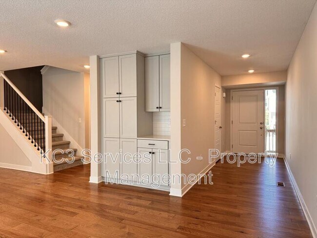 Photo - 3716 SW Maryville Pl