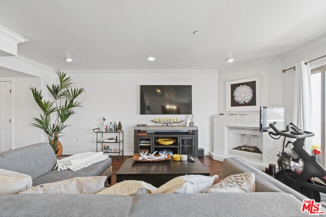 Building Photo - 1621 Barry Ave Unit 3 Rental