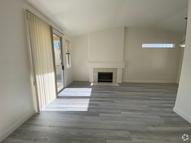 Building Photo - 1 Bedroom Condo - W Tropicana/Decatur - 2n... Unit #2062