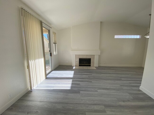 Building Photo - 1 Bedroom Condo - W Tropicana/Decatur - 2nd floor Unit #2062