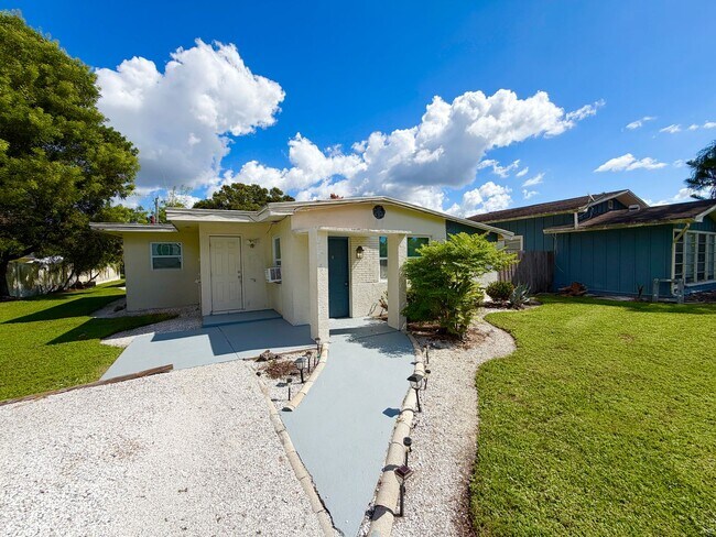 Photo - Roppo (561 SWB) Unidad 106 5th St #1