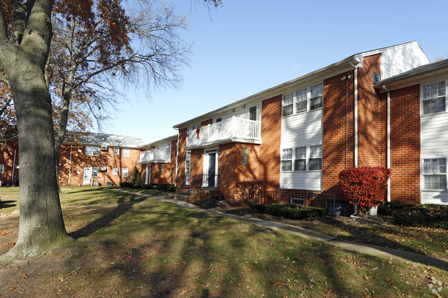 Building Photo - Hampshire Terrace Apartments