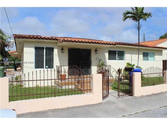 Building Photo - 500 NW 43rd Ct Unit back