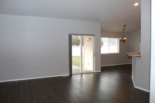 Sala de estar - 1435 Tara St