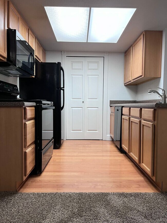 Photo - 530 E Patriot Blvd