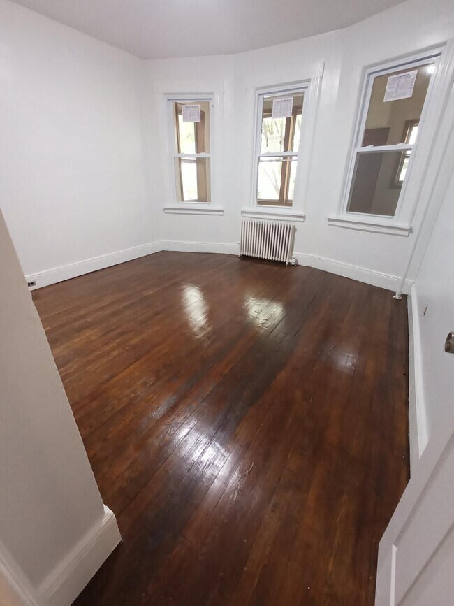 26 Caroline Ave Unit 1st Floor