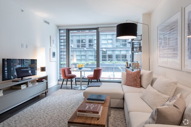 1BR, 1BA - 682 SF