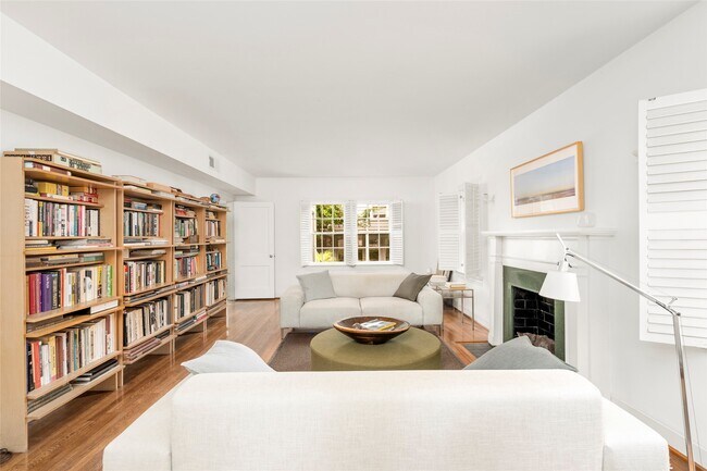 Photo - 2120 Quenby St