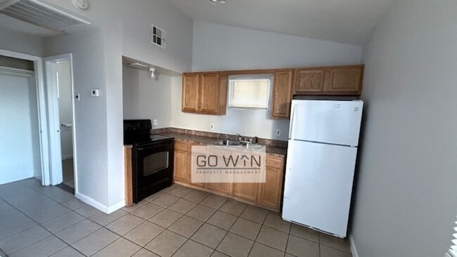 Building Photo - 522 S Mesa Dr Unit Mesa 3