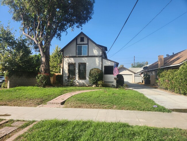 Building Photo - 3 bedrooms 2 bathrooms Downtown Riverside ... Rental