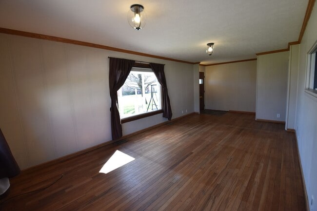 Photo - 3 Bedroom 2 Full Bath Home in Greenfield, Fenced Yard