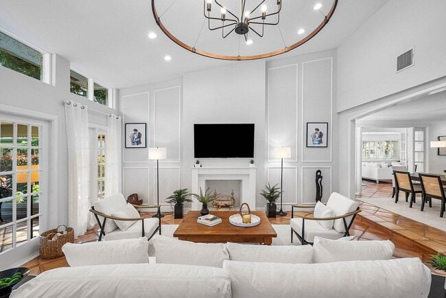 Building Photo - 18 Bristol Ln