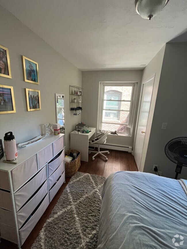 Building Photo - 28 Fleet St Unit 14 Rental