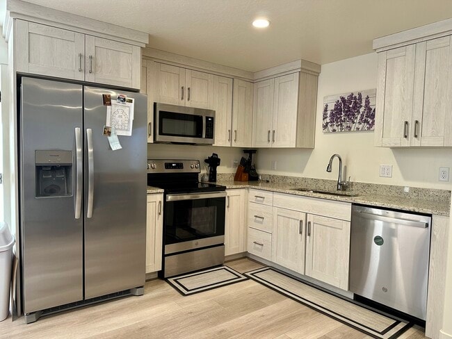 Building Photo - 4349 Half Mile Rd Unit Apartment