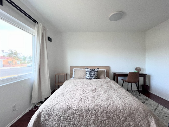 Photo - 1051 W 170th St