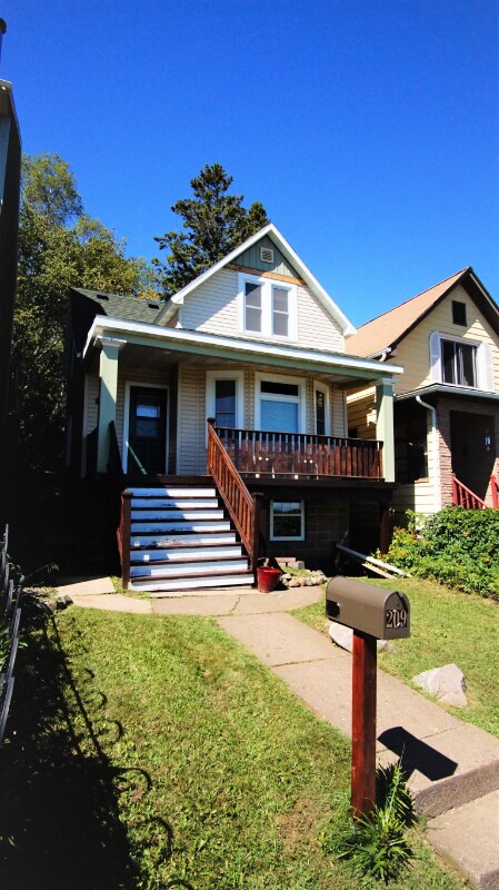 Photo - 209 W 9th St