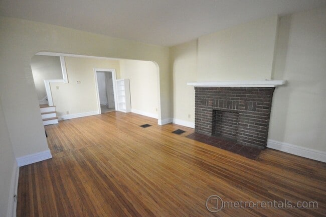 Building Photo - 2682-2684 Hibbert Avenue Unit 2684 Hibbert Avenue