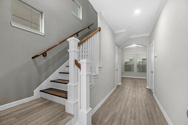 Photo - 458 N Live Oak St