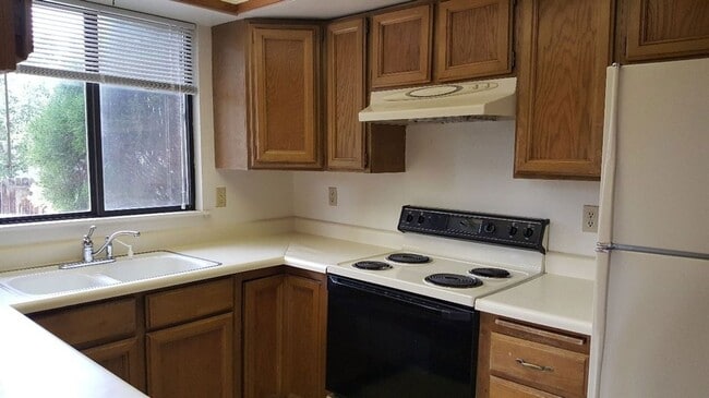 Photo - 2819.5 Elm Ave
