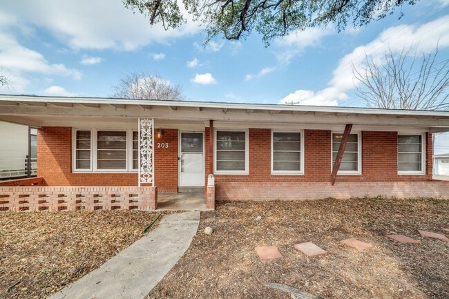 Photo - BEAUTIFUL MID-CENTURY HOME IN DELLVIEW