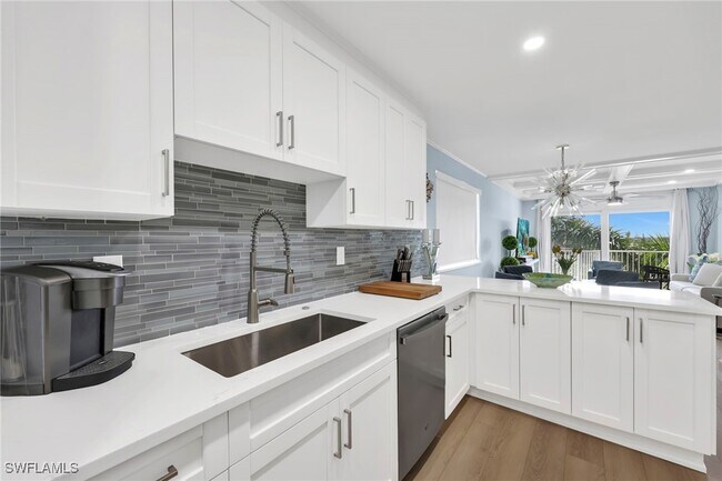 Building Photo - 1300 Gulf Shore Blvd N Unit 700