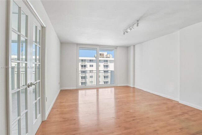 Building Photo - 345 Ocean Dr Unit 1020