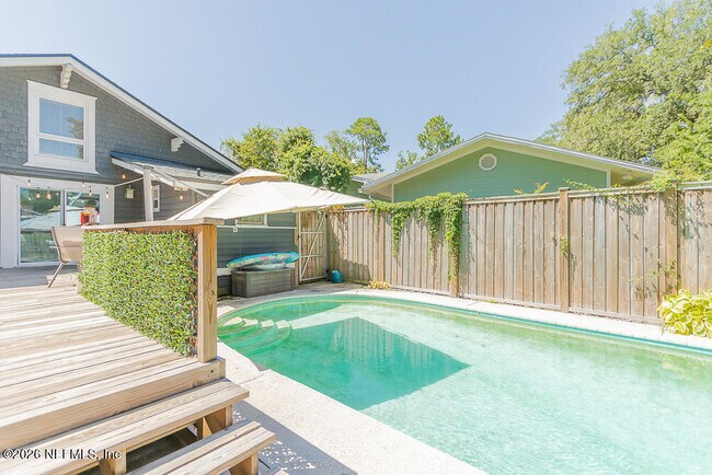 Photo - 2751 Herschel St
