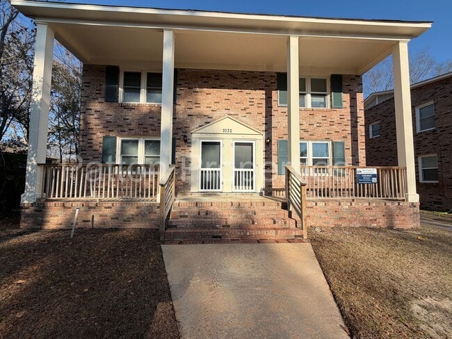 Building Photo - 7032 Fairmont Rd Unit B