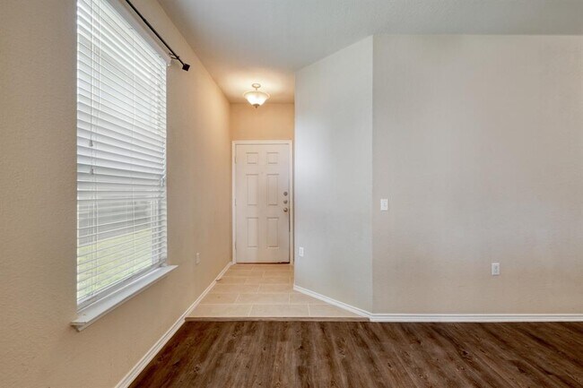 5704 Levenwood Ln