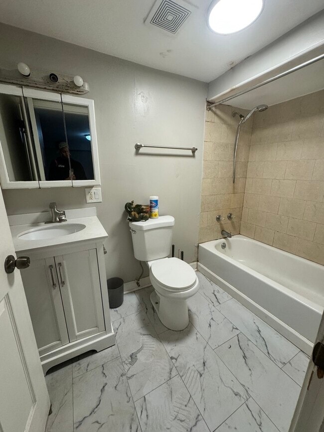 Photo - 3823 N Whipple St Unit G