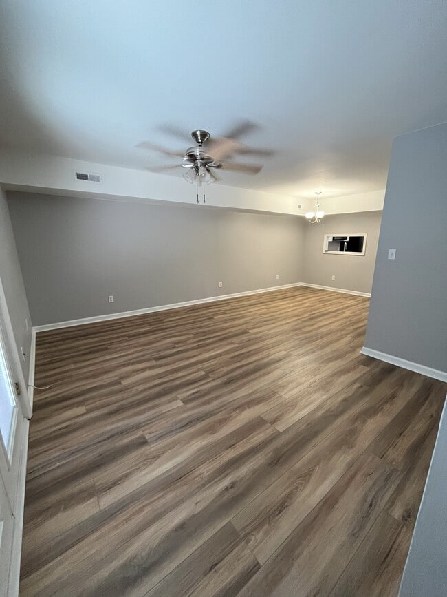 Photo - 1303 Dover St