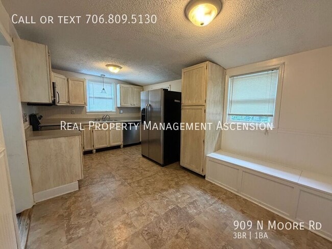 Photo - 909 N Moore Rd