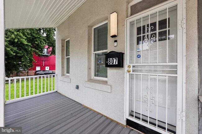 Photo - 807 N 42nd St