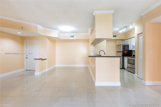 Photo - 3 br, 2 bath House - 17125 N Bay Rd Apt 3104