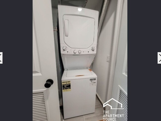 Photo - 2026 W Montrose Ave Unit 2