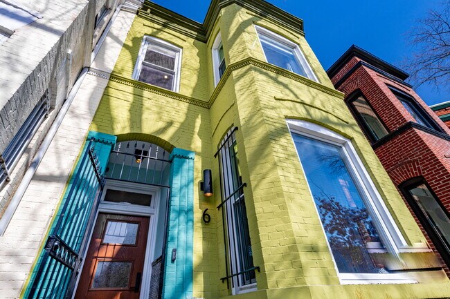 Photo - 6 Quincy Pl NE