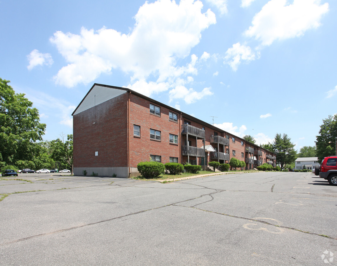 Glastonbury Crossing - Glastonbury Crossing Apartments