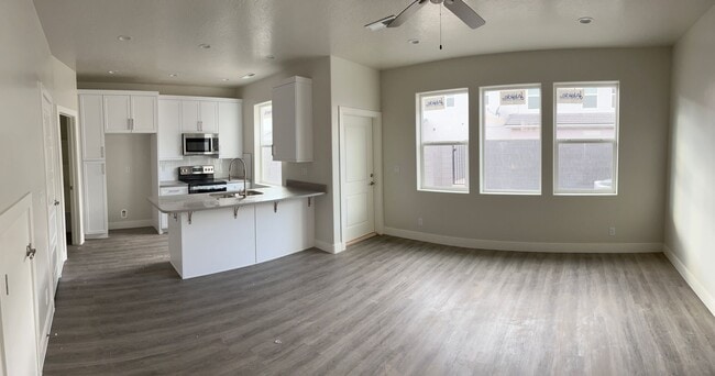 Photo - Beautiful newer 3 Bedroom, 2.5 Bathroom townhome, located in Washington!
