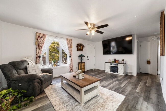 Photo - 1189 Cree Dr