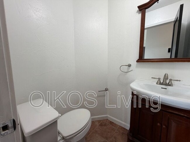 Photo - 320 Thomoas Circle
