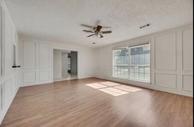 Photo - 611 Wilson Ct