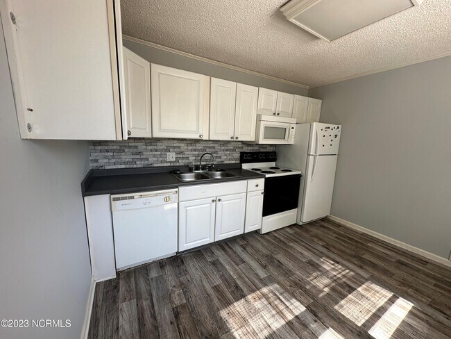 Photo - 2207 High School Dr