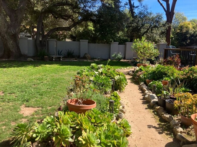 Photo - 2635 Puesta Del Sol