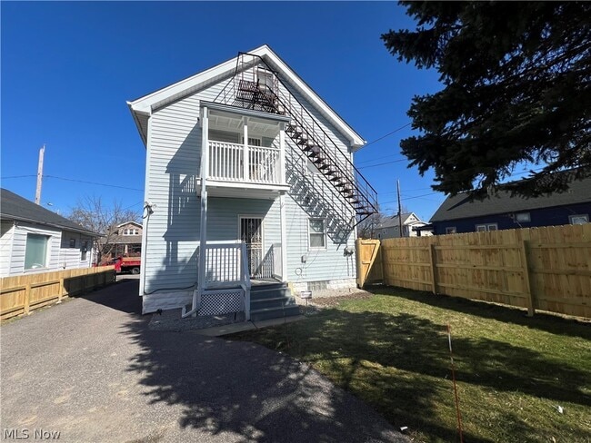 Photo - 14208 Kingsford Ave