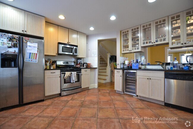 Building Photo - 50 Burton St Unit 2 Rental