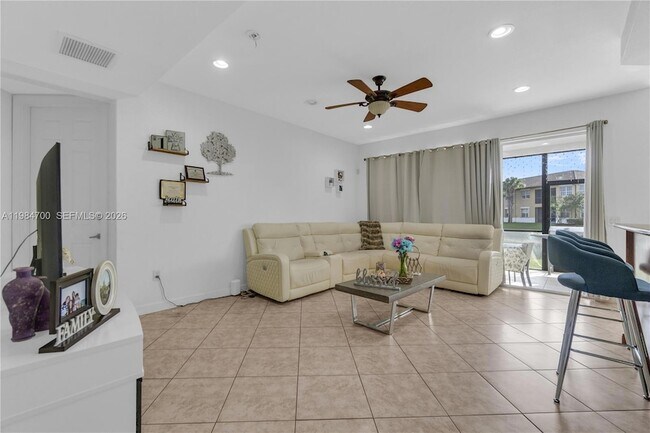 Photo - 8200 NW 128th Ln Unidad 40