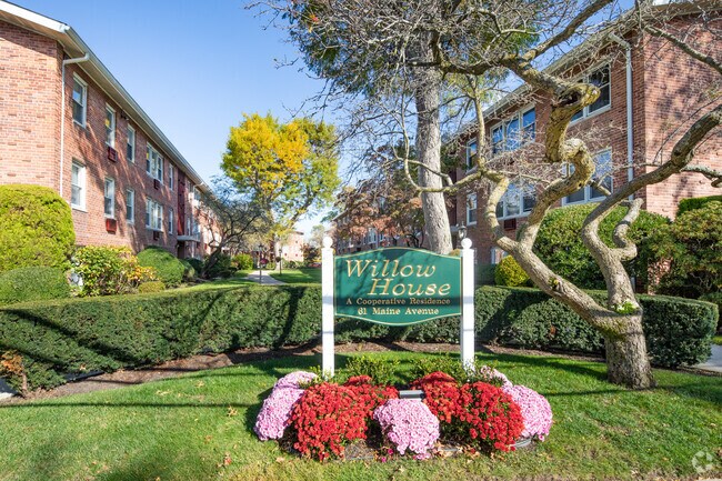 Photo - 61 Maine Ave