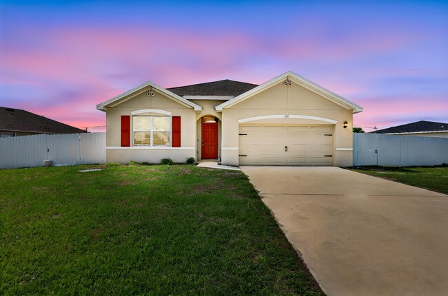 Photo - 393 SW Tarra Ave