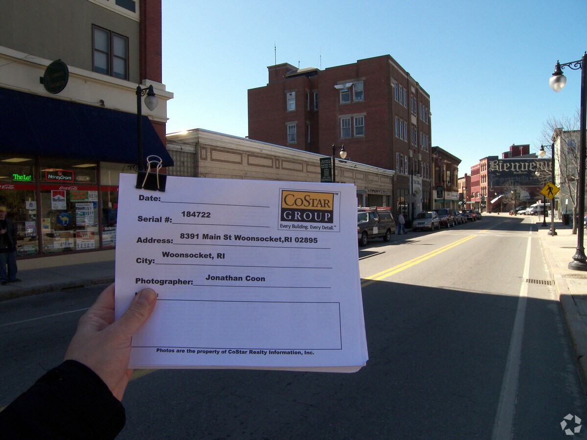 pizarra - 83 Main St