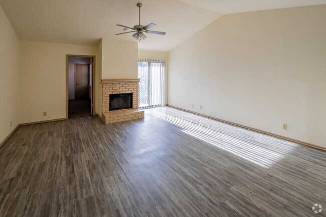 3BR, 2BA - 1,200SF - Living, Dinning Room